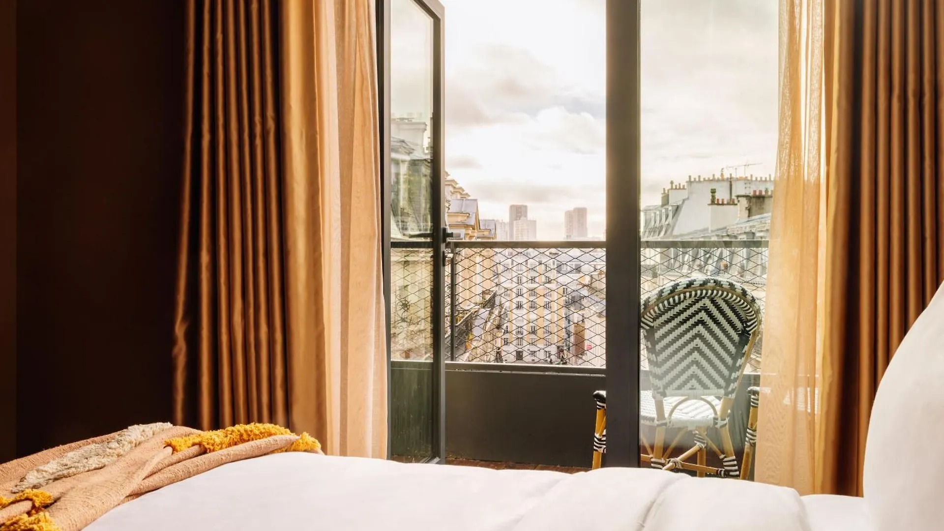 **** Hotel Le Jardin De Verre By Locke Paris France
