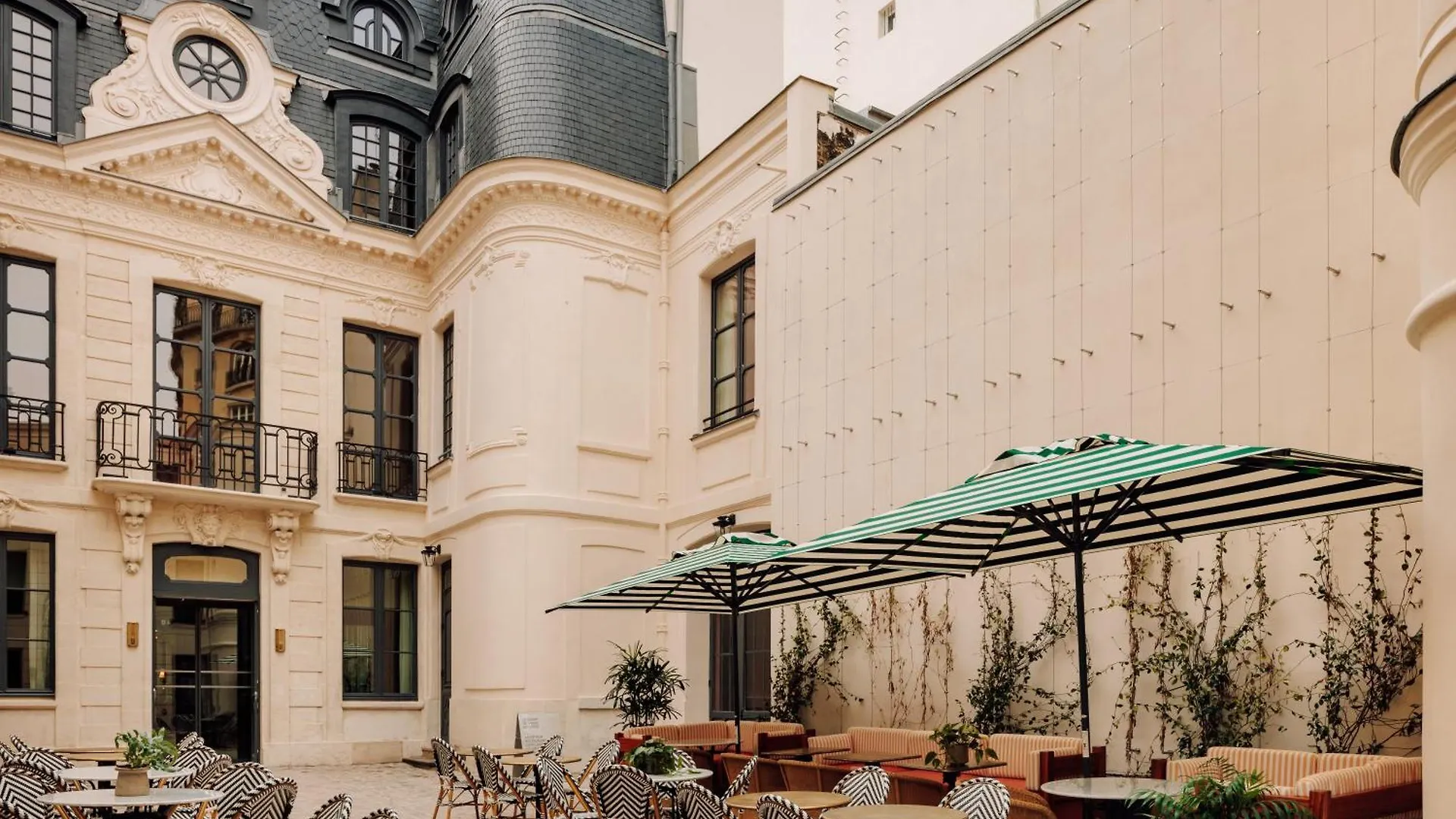 Hotel Le Jardin De Verre By Locke Paris